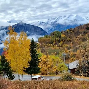 Uissan Pour 5 Personnes à Côté Des Pistes , Huez France
